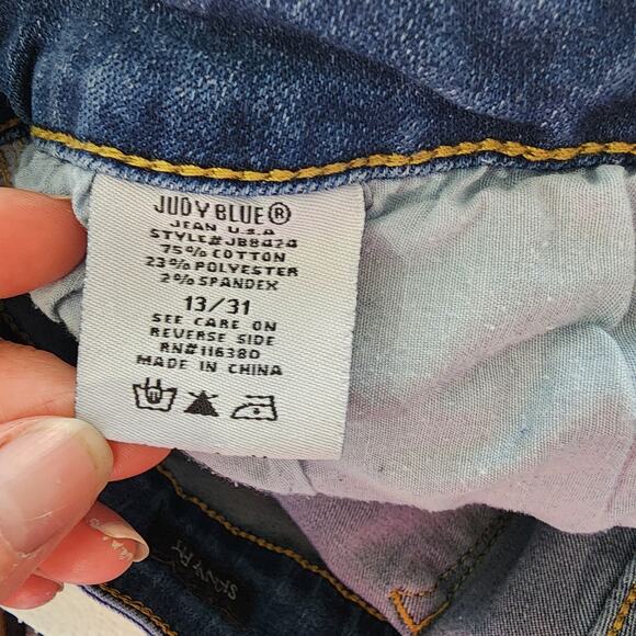 Judy Blue Blue Denim Skinny Fit Distressed Cut Outs Mid rise Jeans Size 11-31 - Picture 7 of 7